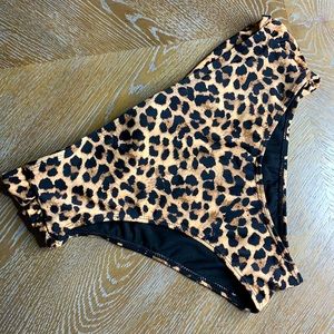 CABANA DEL SOL Leopard Back Tie Side Scrunch Bikini Bottom S